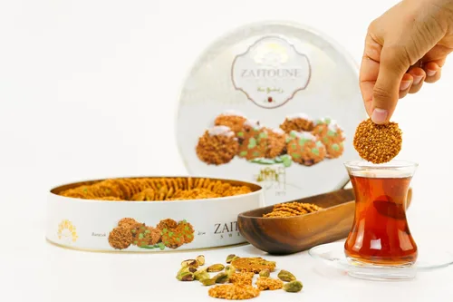 Miniatura 9 de Zaitoune Galletas Barazek - 8.82 oz Lujosas galletas crujientes de sésamo y pistacho hechas a mano en Turquía Hermosa lata de regalo