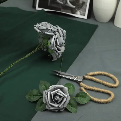 Miniatura 163 de N&T NIETING Flores artificiales, rosas artificiales de color rosa intenso, 50 piezas de flores falsas con tallo para ramos de boda DIY, centros