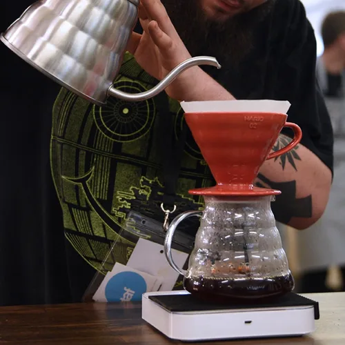 Miniatura 4 de Hario Gotero de café de plástico V60, tamaño 02, blanco