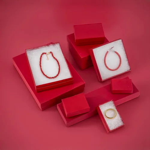 Miniatura 4 de TheDisplayGuys - Paquete de 25 cajas de cartón rellenas de algodón #33 para joyas, color rojo mate (3.5 x 3.5 x 1.0 pulgadas), para envío