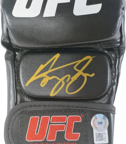 Miniatura 2 de Henry Cejudo - Guante de UFC firmado por Beckett, autógrafo auténtico de MMA, guantes de campeonato de lucha definitiva, regalos para hombres