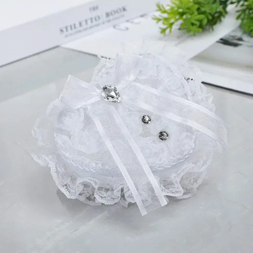 Miniatura 9 de Caja de soporte para anillo de boda en forma de corazón, almohada romántica para portador de anillo de encaje blanco, cojín romántico de perlas