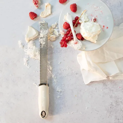 Miniatura 6 de Rallador Microplane Zester en Beige Cashmere para frutas cítricas, queso duro, jengibre, chocolate y nuez moscada, con hoja fina de acero inoxidable