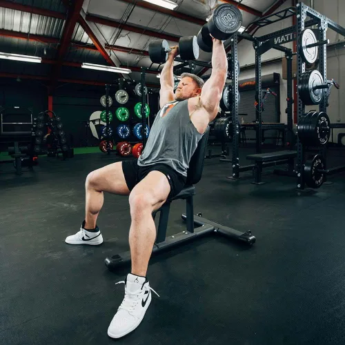 Miniatura 3 de Banco de Peso Sentado Titan Fitness, Capacidad hasta 330 LB, Respaldo Ergonómico Inclinado, Cómodo Acolchado HeftyGrip, Asa Frontal, Ruedas Traseras