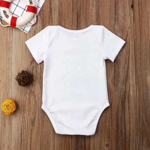 Miniatura 53 de Pañalero para bebé recién nacido, con frase en inglés “Got my mind on my momy”, color gris y blanco, talla 0-18M