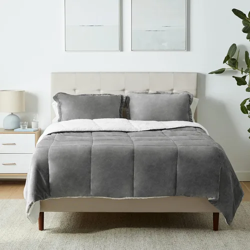 Miniatura 13 de Amazon Basics Juego de ropa de cama de 3 piezas, Sherpa de micromink, ultrasuave, edredón cálido para todas las estaciones, tamaño King, azul Azul