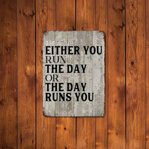 Miniatura 5 de Cartel de metal con cita de estaño, carteles decorativos de metal con texto en inglés "Either You Run The Day Or The Day Runs You" de grano de Ya