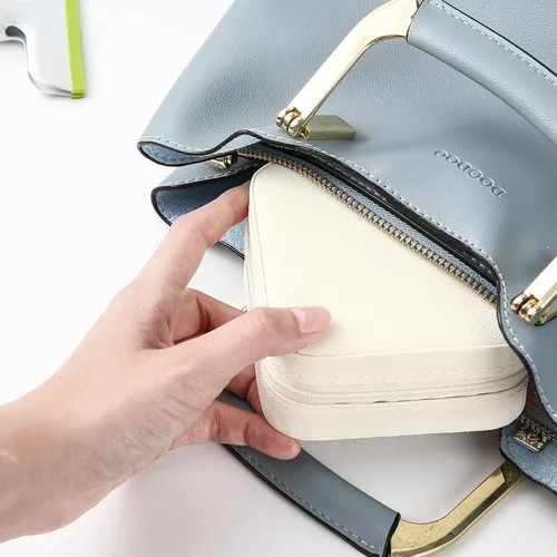Miniatura 4 de Mini joyero portátil de viaje de cuero para joyas de anillo organizador caja de regalo de almacenamiento para niñas y mujeres (blanco).