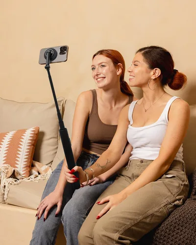 Miniatura 9 de KraftGeek Trípode magnético para teléfono con palo selfie automático de 66'' para iPhone MagSafe – con control remoto, trípode portátil para Negro