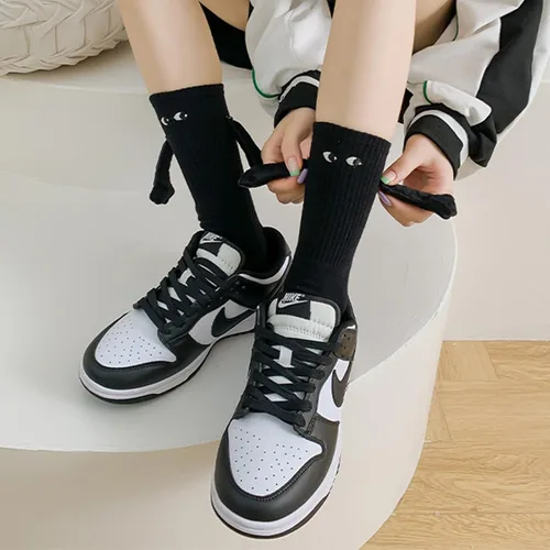 Miniatura 7 de Calcetines para parejas tomados de la mano, divertidos calcetines magnéticos de tubo medio para parejas, amigos, hermanas y amantes