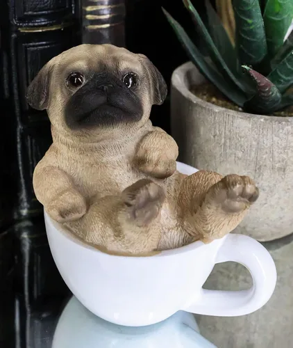 Ebros Gift Mini adorable taza de té realista de perro carlino en figura de taza de té blanco, 3 pulgadas de alto, perro de raza de perro, escultura