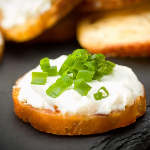 Miniatura 6 de Schwartz Brothers Bakery, Bagel chips, ajo y hierba, orgánico, kosher, artesanal, vegano. Recipiente recién horneado de 8 onzas (paquete de 2)