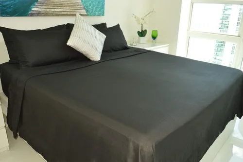 Miniatura 3 de Juego de sábanas con relieve Victoria Valenti con 4 fundas de almohada, microfibra ultra suave con esquineras profundas para colchones Negro