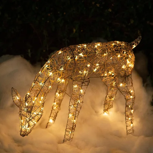 Miniatura 12 de Alpine Corporation Decoración de Césped de Reno Pastando de Ratán para Exteriores de 24 Pulgadas de Alto con Luces LED Blancas, Decoración de Patio