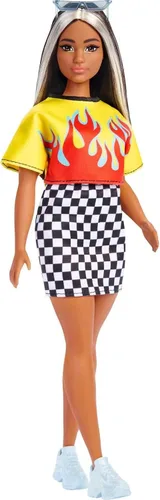 Barbie Fashionistas Doll #179, Curvas con pelo largo resaltado, top corto de llama, falda a cuadros y accesorios que incluyen zapatillas y gafas de