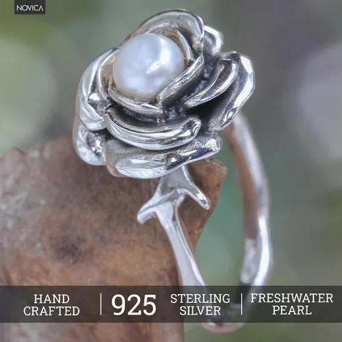 Miniatura 5 de NOVICA Anillo artesanal hecho a mano con flor de perla, plata de ley blanca, piedra natal floral de Indonesia, piedra natal de la paz corona de 0.4