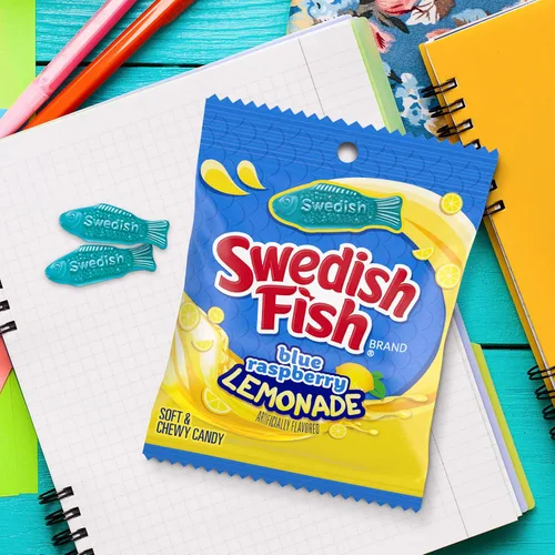Miniatura 9 de SWEDISH FISH Caramelos suaves y masticables de limonada de frambuesa azul, caramelos a granel, bolsas de 12-3.59 onzas