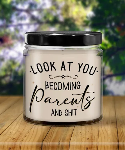 Miniatura 3 de Vela con texto en inglés «Look at You Becoming Parents» Ideas para baby shower para mamá y papá por primera vez que esperan madre y padre, recuerdo
