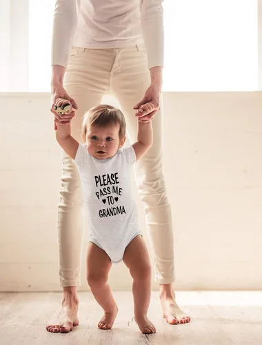 Miniatura 3 de CBTwear Please Pass Me To Grandma - Body divertido para bebé, ropa para recién nacido, mameluco unisex