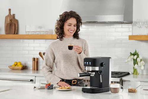 Miniatura 5 de Gourmia Máquina de café expreso de 15 barras con potente varita de espuma con depósito de agua extraíble de 1.2 L, color negro