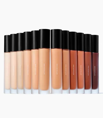 Miniatura 8 de MAKE Beauty Diffusion Dew Skin Tint. Acabado radiante de cobertura transparente a media. Difumina, suaviza e ilumina para una tez luminosa. 01 Feria