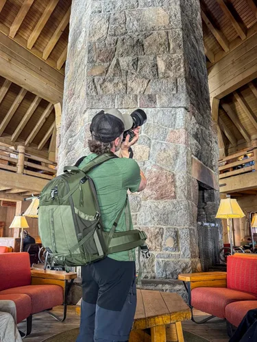 Miniatura 8 de Think Tank BackLight 36L Mochila para cámara de día para DSLR, sin espejo, fotografía y video - Verde Montano Verde Montane