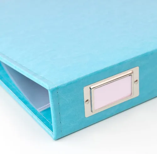Miniatura 4 de We R Memory Keepers Álbum de fotos de 12x12 Aqua, Protege recuerdos y fotos, Piel sintética suave y libre de ácidos, Etiqueta decorativa elegante