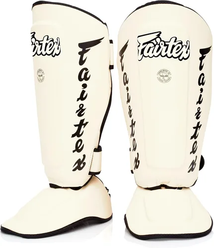 Miniatura 7 de Fairtex Espinilleras SP7 Muay Thai para hombres, mujeres y niños Espinilleras fabricadas con cuero Syntek y son de primera calidad, ligeras