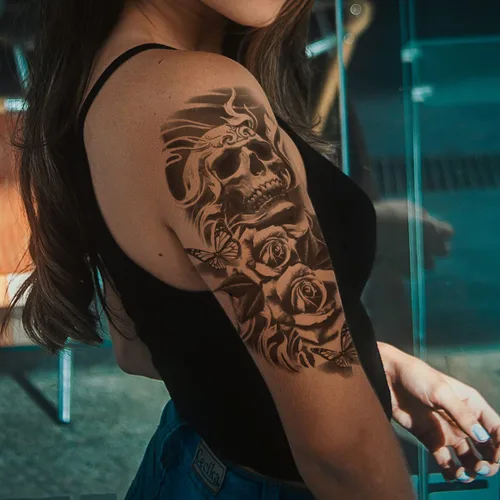 Miniatura 5 de 8 hojas de tatuajes temporales de calavera gótica para adultos, diseño de calavera alada, rosa, parca y ojo falso, arte corporal impermeable