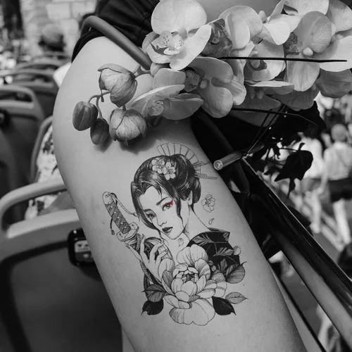 Miniatura 5 de 6 hojas de tatuajes temporales de geisha japonesa para adultos, calcomanías de tatuaje falsas de grúa de flores de geisha, arte corporal impermeable