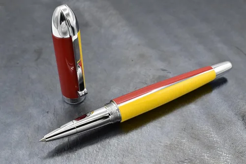 Miniatura 4 de Xezo Visionary - Bolígrafo roller de latón y aluminio, punta fina. Lacado a mano en oro Aspen y rojo. Numerado en edición limitada de 500.