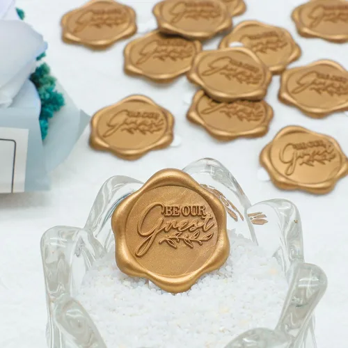 Miniatura 3 de SWANGSA 50 calcomanías de sello de cera con texto en inglés "Be Our Gues", color dorado antiguo, autoadhesivas, para invitaciones de boda, sobres