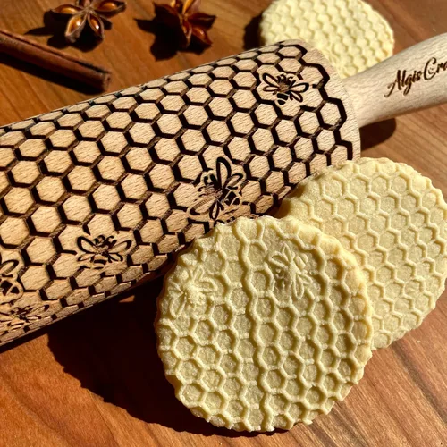 Miniatura 3 de Rodillo en relieve BEEHIVE. Rodillo de masa grabado con láser para galletas caseras y cerámica por Algis Crafts