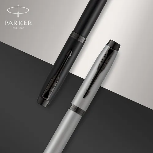Miniatura 6 de Pluma fuente Parker IM Punta fina de metal satinado con recarga de tinta azul 1931649 Brushed Metal and Gold
