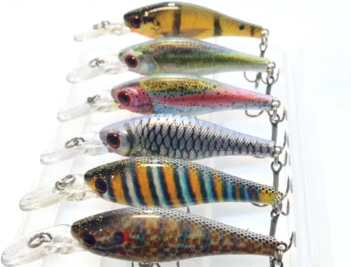 Miniatura 15 de Minnow Crankbait para pesca de lubina Señuelo de lubina Jerkbait Señuelos de pesca y caja de aparejos HC15KB