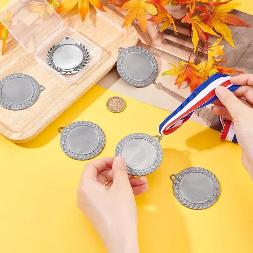 Miniatura 3 de FINGERINSPIRE Medallas de premio en blanco de 1.71 pulgadas Medallas de plata Grupo de medallas de plata redondas planas Regalo de premio Haz tus