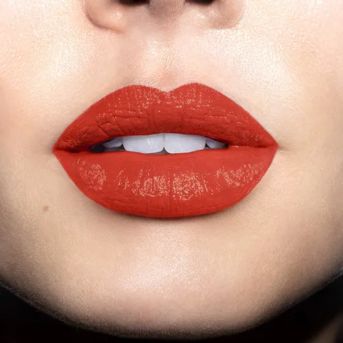 Miniatura 4 de REVLON x WW84 Wonder Woman - Lápiz labial súper brillante con vitamina E y aceite de aguacate, lápiz labial mate en color nude, 004 Strike First