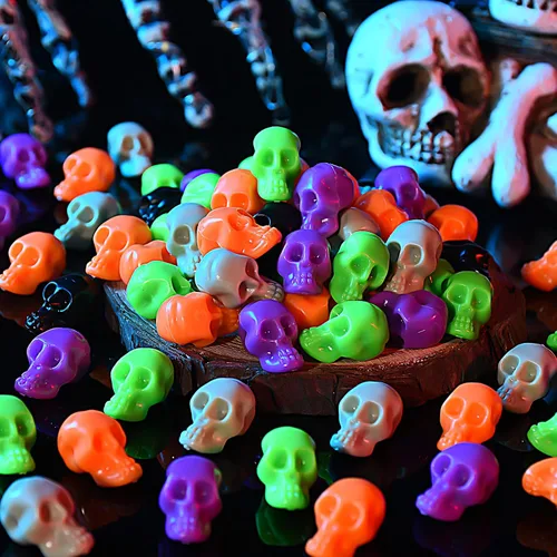 Miniatura 2 de 100 mini cabezas de calavera de plástico, calaveras pequeñas en miniatura, figuras de esqueleto de Halloween para bromas de Halloween, manualidades