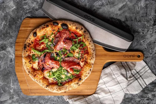 Miniatura 3 de Ooni Pala de pizza de madera de bambú de 12 pulgadas, espátula de pizza de 12 pulgadas, tabla de cortar pizza de madera, accesorios para horno