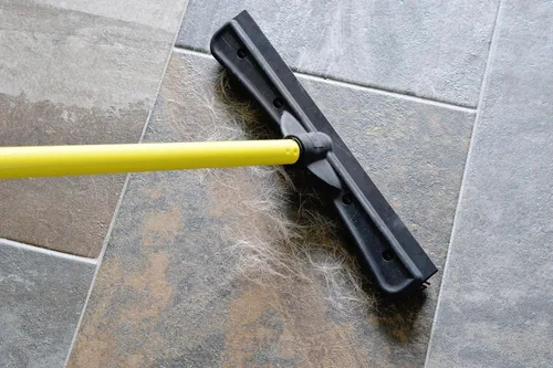 Miniatura 7 de FURemover Escoba de goma original para pelo de mascota con escoba, con mango telescópico de 58 pulgadas para alfombras, azulejos y madera dura