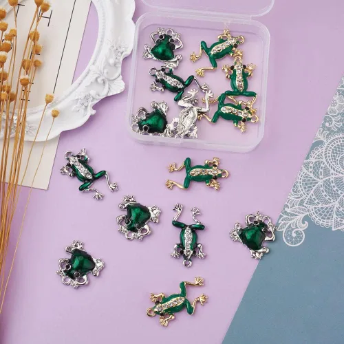 Miniatura 2 de KISSITTY 18 unids/caja de dijes de rana esmaltada con diamantes de imitación de rana verde, 3 estilos de dijes de animales de metal