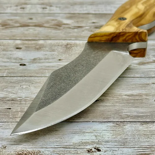 Miniatura 5 de CUCHILLO DE CAZA CON FUNDA, CUCHILLO DE CAZA CON MANGO DE OLIVA, CUCHILLA DE ACERO N690, FUNDA DE CUERO ORIGINAL Y VARILLA FERRO