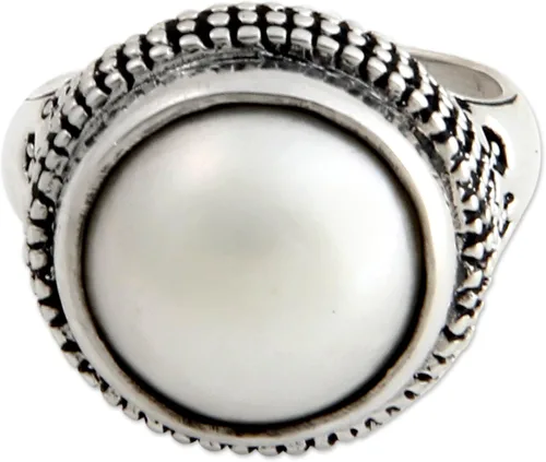 Miniatura 2 de NOVICA Anillo de plata de ley 925 cultivada a mano con perlas de agua dulce cultivadas con piedra natal de Indonesia blanca "Moon Mystique