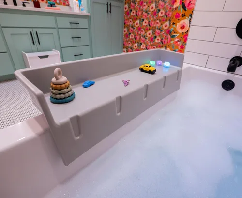 Miniatura 14 de Tub Topper® Protector contra salpicaduras de bañera y estante de baño para niños – Bandeja de baño para niños pequeños, almacenamiento de juguetes