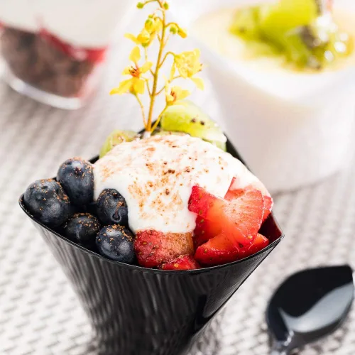 Miniatura 3 de Restaurantware Vasos pequeños de 4 onzas para servir 100 tiradores triangulares de postre – Desechables Crescendo Design Mini tazas de postre