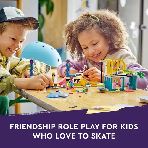 Miniatura 2 de LEGO Friends Skate Park Set 41751, juguetes de patineta para niñas y niños a partir de 6 años, mini juego de muñecas con scooter de juguete y silla