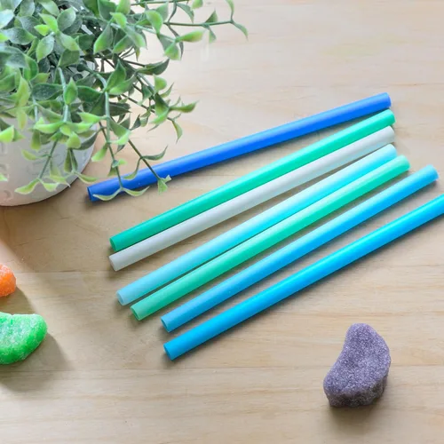 Miniatura 4 de Youngever Paquete de 7 pajitas de plástico para niños, popotes de plástico reutilizables de 5 pulgadas para niños y niños pequeños (colores costeros)