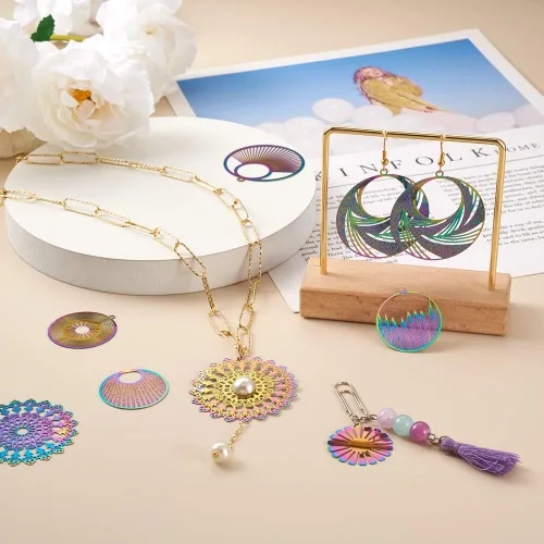Miniatura 87 de FASHEWELRY 16 dijes de plumas de arco iris de acero inoxidable con alas de filigrana, adornos de metal de 4 colores para hacer joyas, pulseras