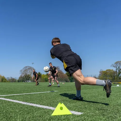 Miniatura 9 de FORZA Jumbo Triangle SuperCones Conos de entrenamiento de fútbol profesional con diseño triangular, ideales para ejercicios de velocidad, agilidad