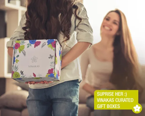 Miniatura 5 de Cesta de regalo para mujer El juego de regalo para mujer contiene 6 bombas de baño, 3 pares de calcetines, 1 diario de cuero, 1 soporte de anillo